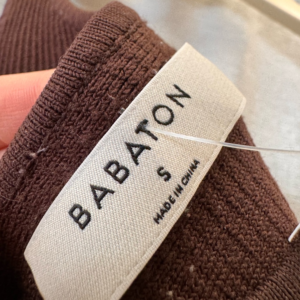 Aritzia Babaton contour knit cropped top in coffee bean.